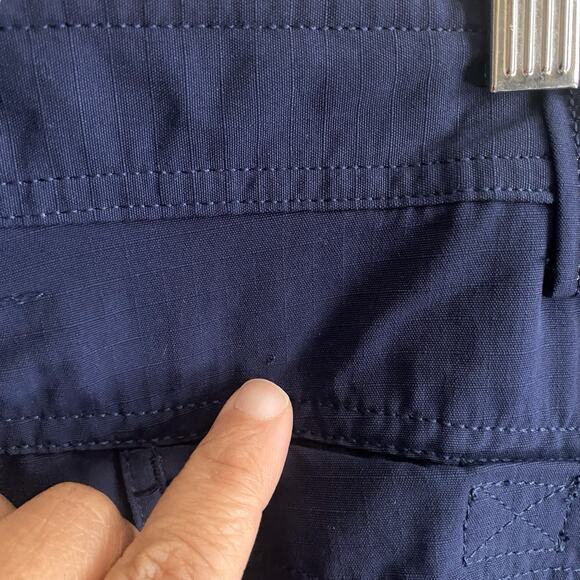 Duluth Trading Mens Size 48 Navy Nylon Cargo Shorts Back Side Elastic Waist - Picture 8 of 8